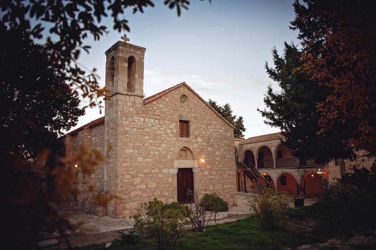 Minthis Resort Tsadha Exteriör bild The church of the monastery