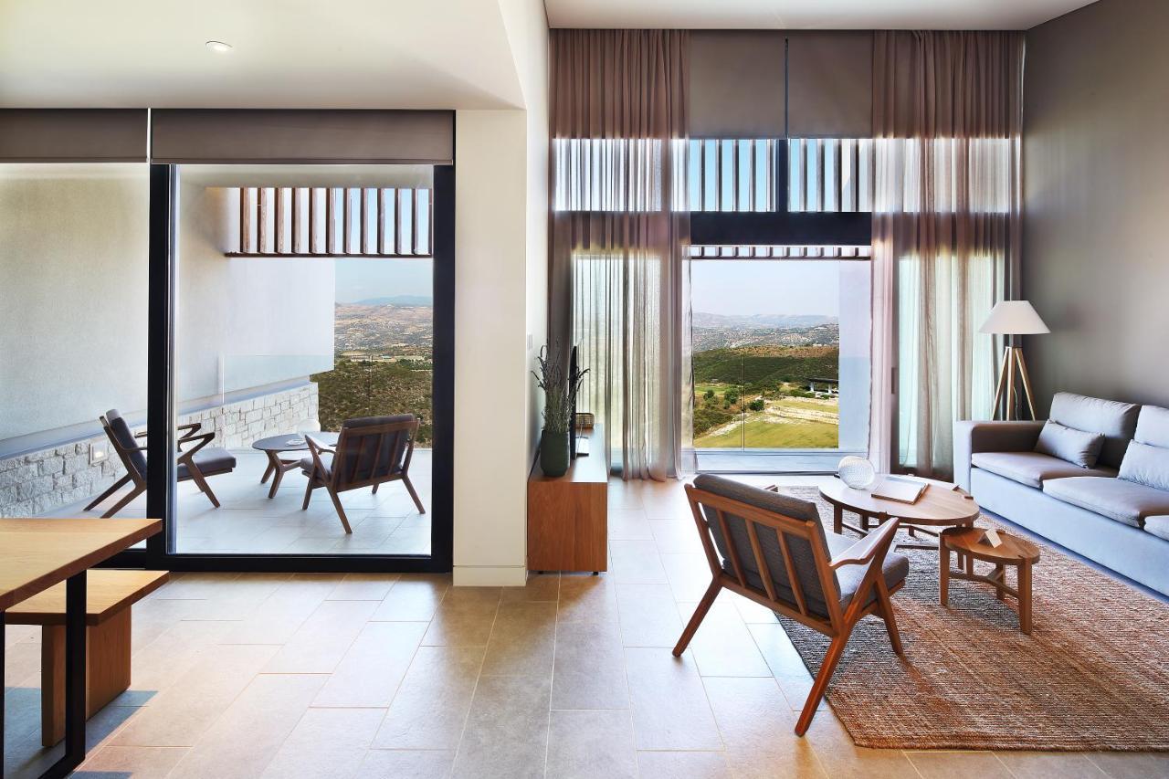 Minthis Resort Tsadha Exteriör bild The interior of a typical suite at the hotel