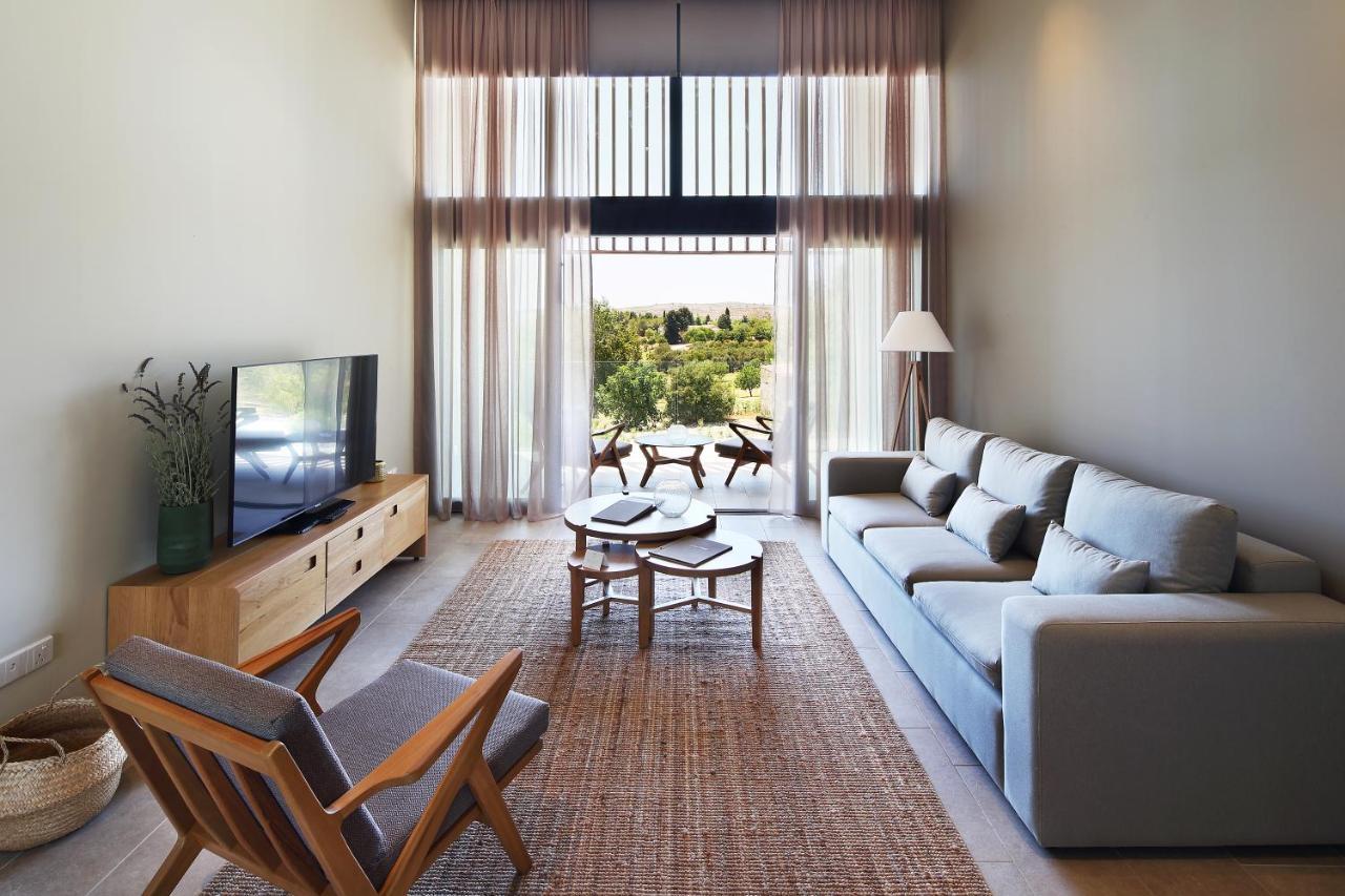 Minthis Resort Tsadha Exteriör bild Living room
