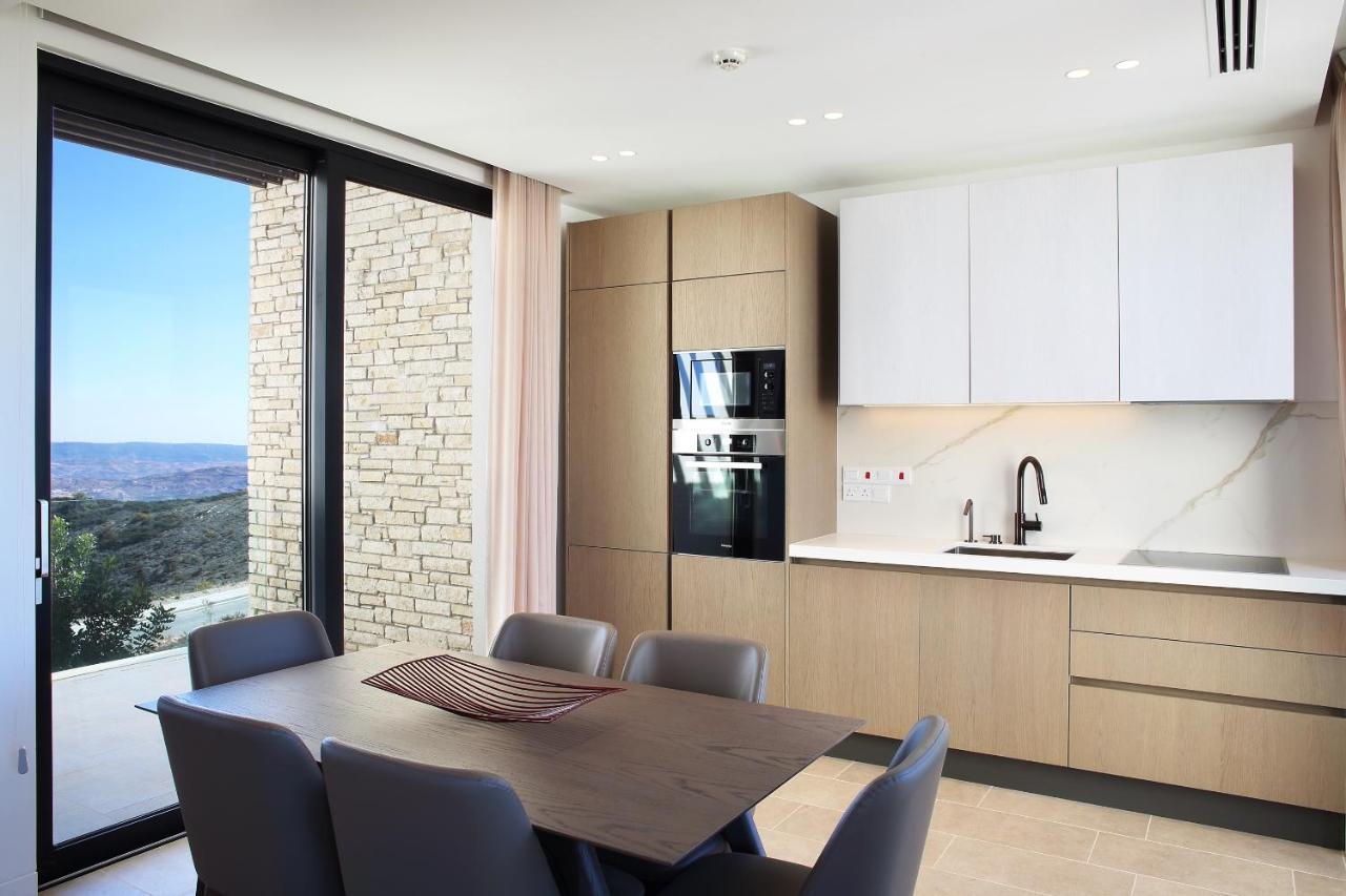 Minthis Resort Tsadha Exteriör bild The kitchen