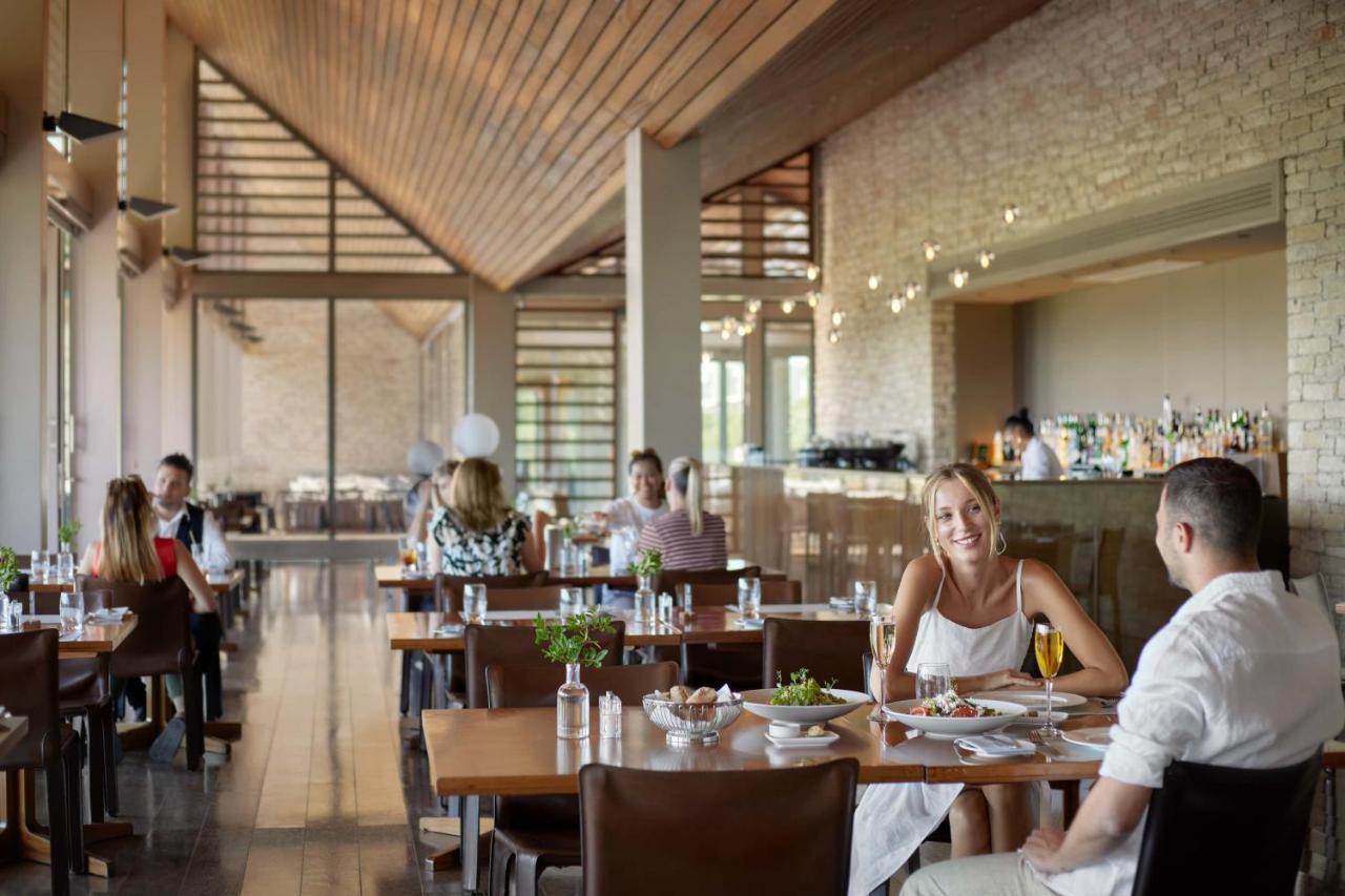 Minthis Resort Tsadha Exteriör bild The restaurant