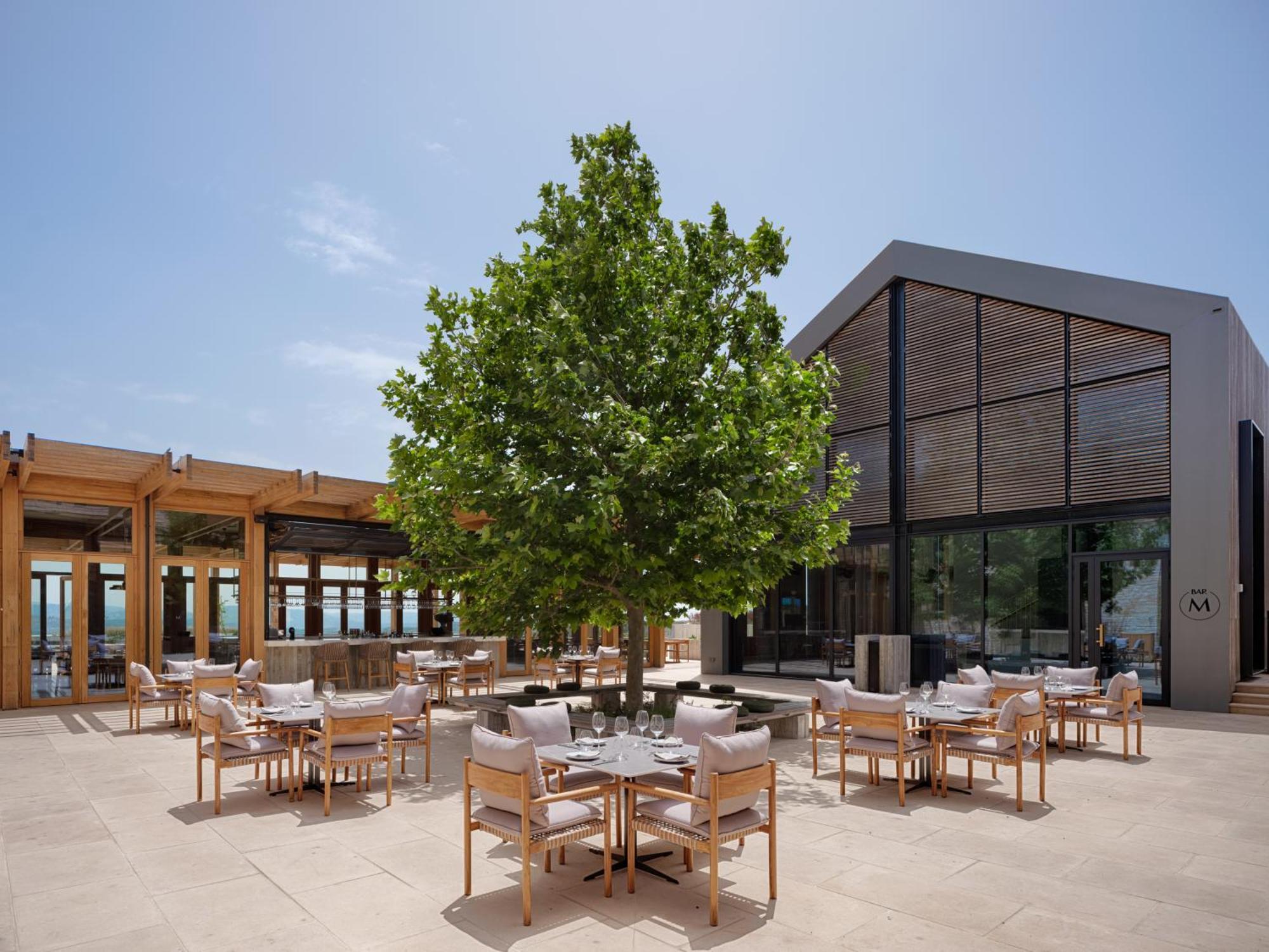 Minthis Resort Tsadha Exteriör bild The restaurant