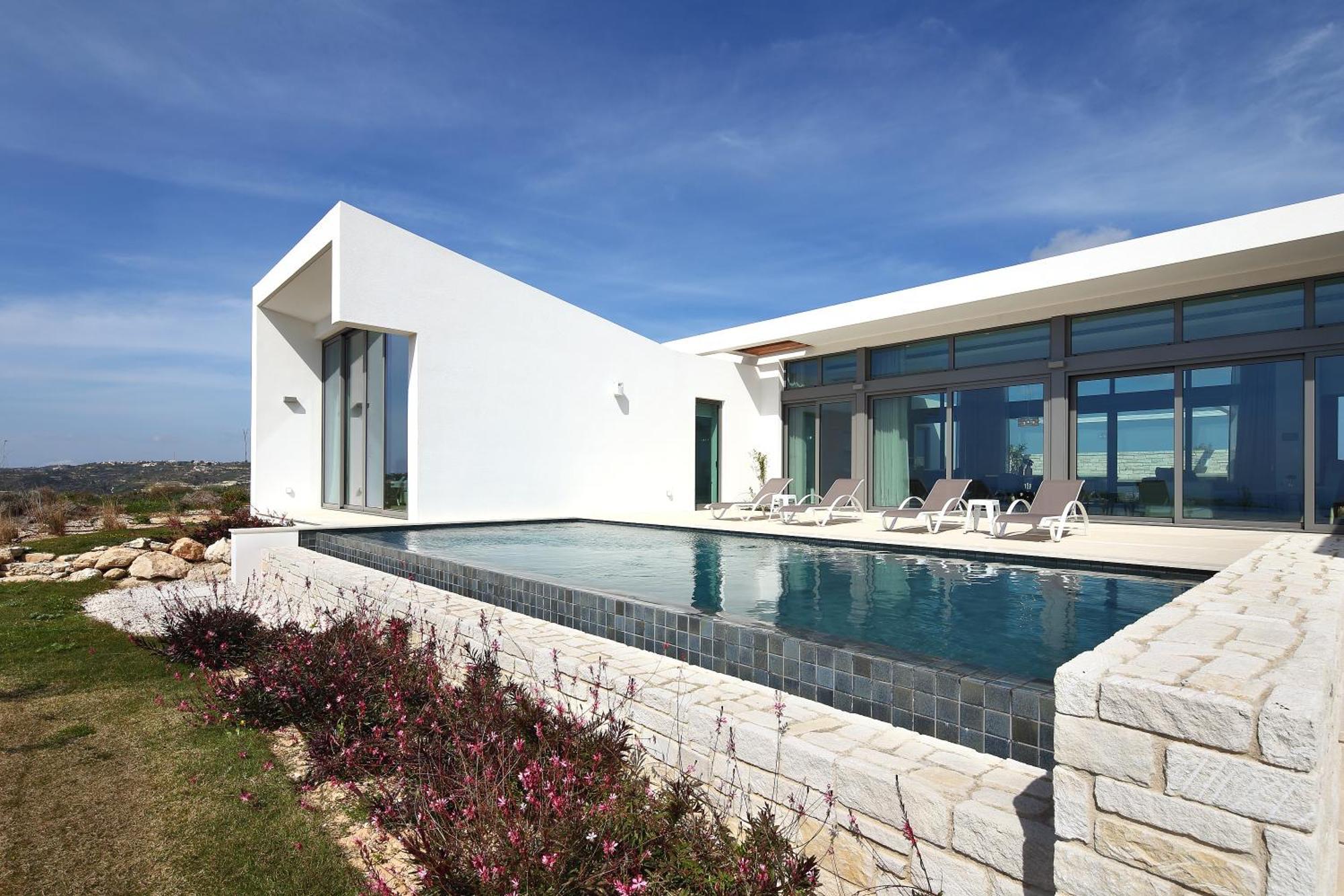 Minthis Resort Tsadha Exteriör bild Villa in Porto Covo, Portugal